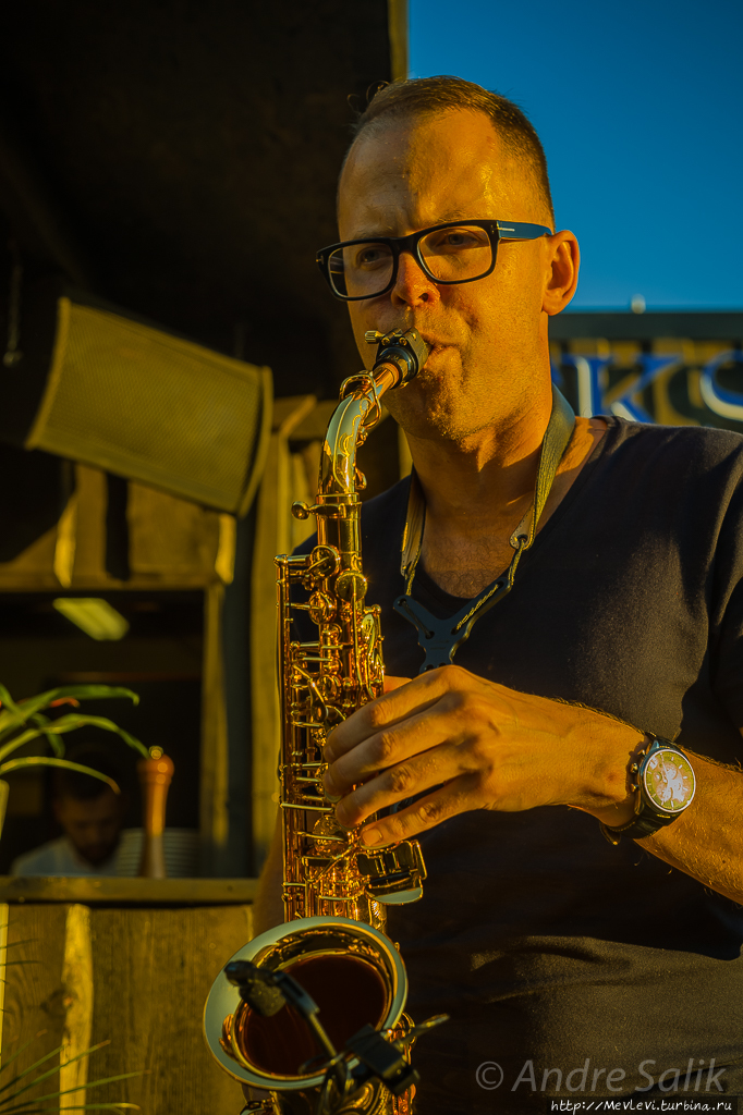 Талантливый саксафонист Рига, Латвия