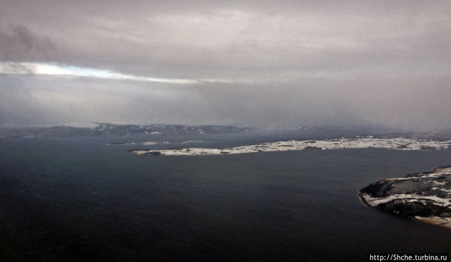 Аерофотосъемка  фьерда Strindfjorden при взлете с   Værnes Вернес, Норвегия