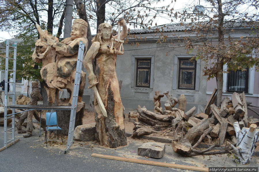 Деревянные скульптуры столицы Крыма Симферополь, Россия