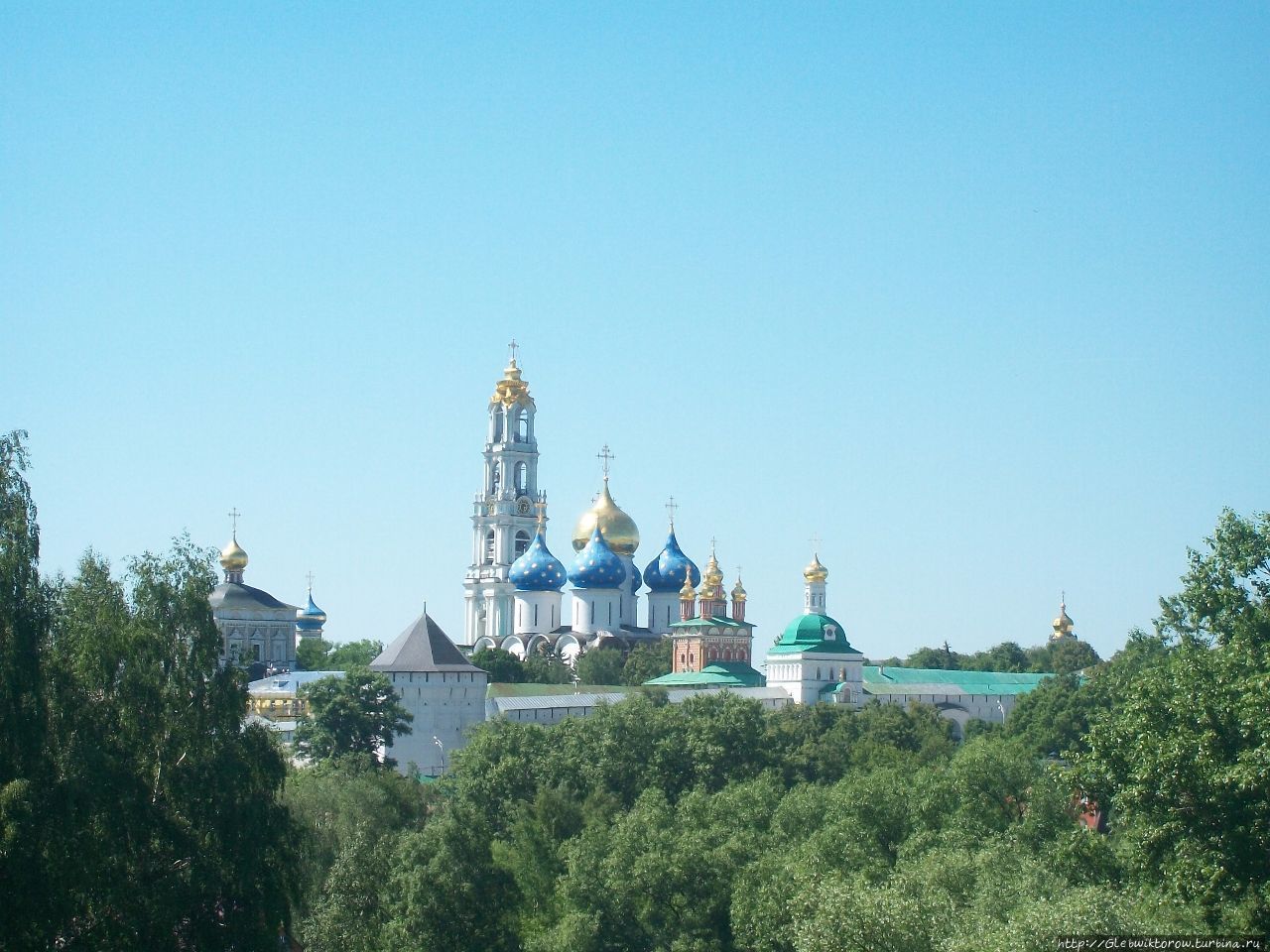 Посещение родника в начале лета Сергиев Посад, Россия