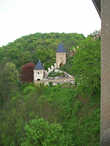 Вид со оборонительной стены замка Карлштейн