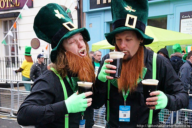 Гиннесс. Кстати, пиво в пластиковых стаканах да еще и на улице это редкое явление для Ирландии Дублин, Ирландия
