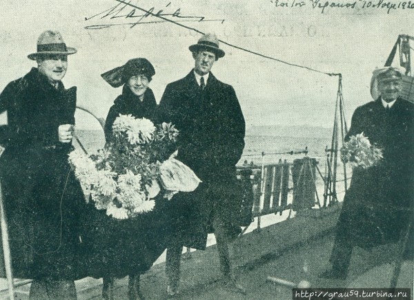 Принц Христофор, принцесса Мария и принц Андрей позируют. Справа от них с букетом цветов — Перикл Иоаннидес. (Фото из Интернета) Родос, остров Родос, Греция