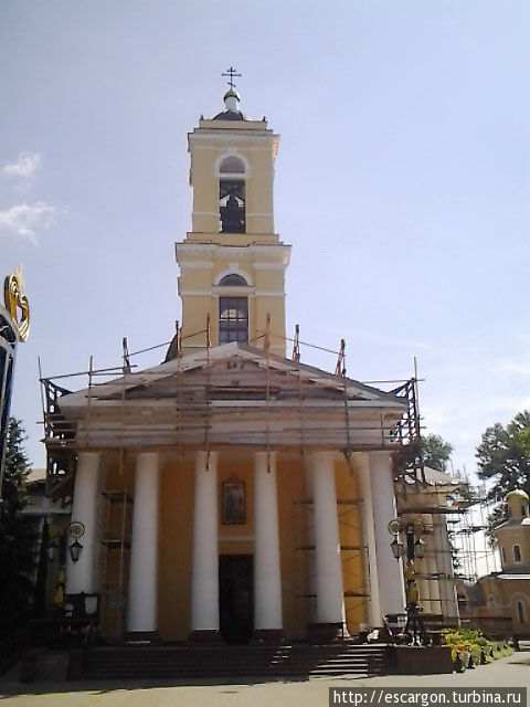 Петропавловский собор
(был заложен в 1809г. по заказу Н.П.Румянцева, построен в 1819г., архитектор Дж.Кларк, стиль классицизм) Гомель, Беларусь