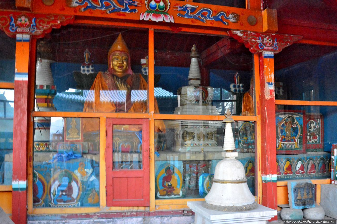 Буддийский храм-монастырь Гандан Улан-Батор, Монголия