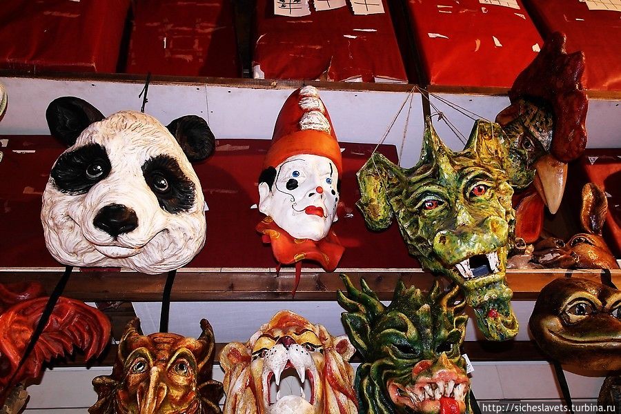 Венеция: магазин карнавальных масок, выставка Дали Венеция, Италия