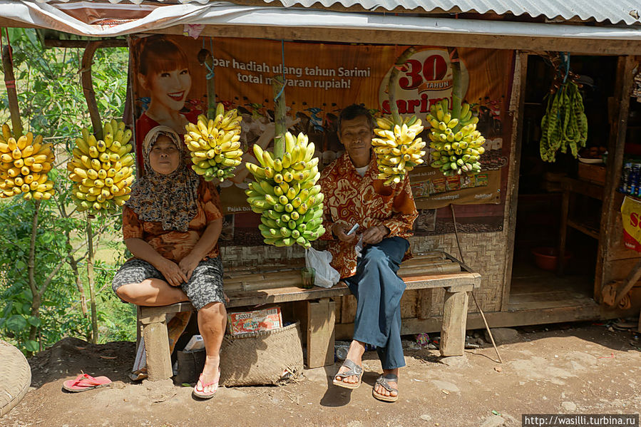 Придорожные торговцы. Ява, Индонезия