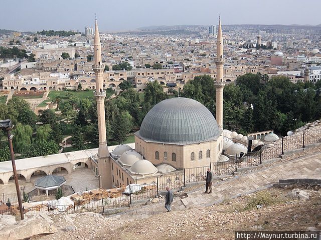 Вид с крепости на мечеть.