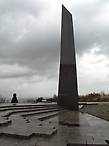 До урагана Анатолий, пронёсшегося 4 декабря 1999 года через Куршскую косу, высота стелы достигала 12 м, восстановленная стела ниже наполовину