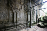 Ниши, в которых ранее были буддийские барельефы, сбитые в период правления Джаявармана YII, в пик борьбы с буддизмом. Фото из интернета