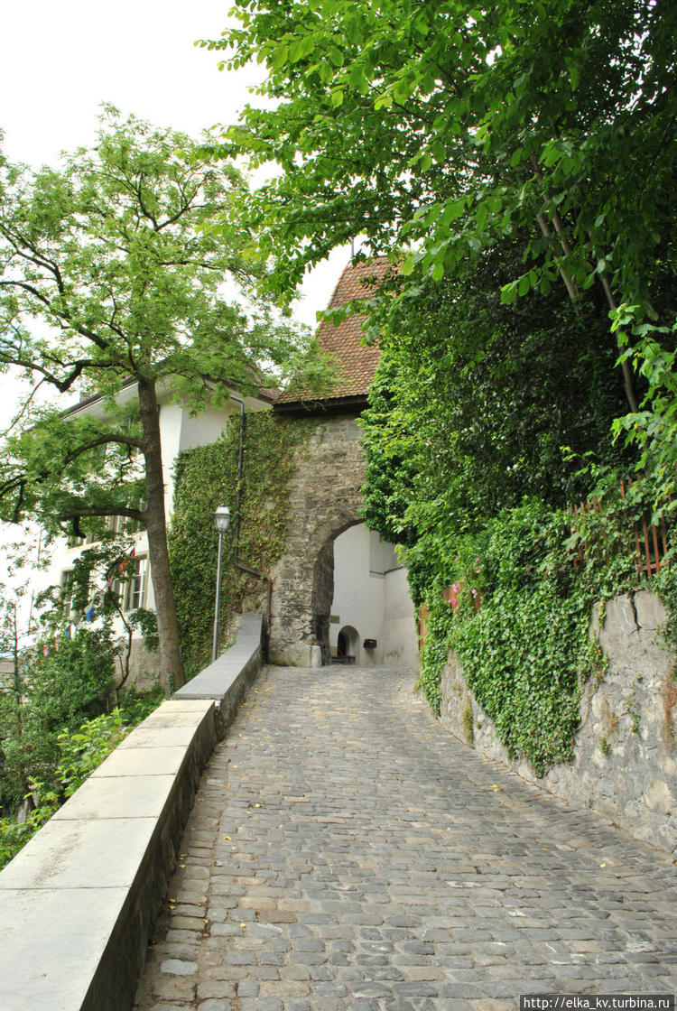 Тунский замок, ворота Бур