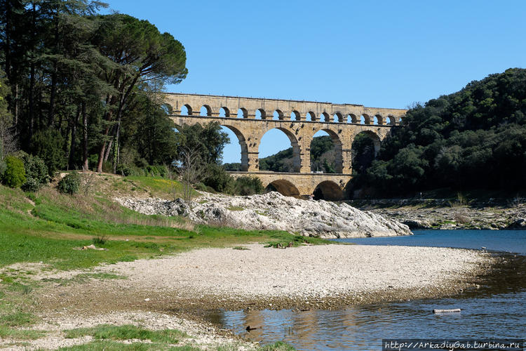 На этой стороне места пов