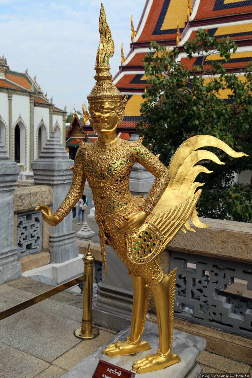 Храм Изумрудного Будды. Часть Вторая Бангкок, Таиланд
