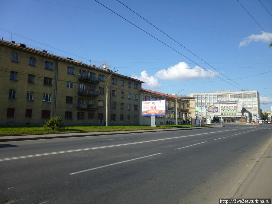 Эти здания в стиле барачно-совкового конструктивизма помнят публичные казни военнопленных III Рейха