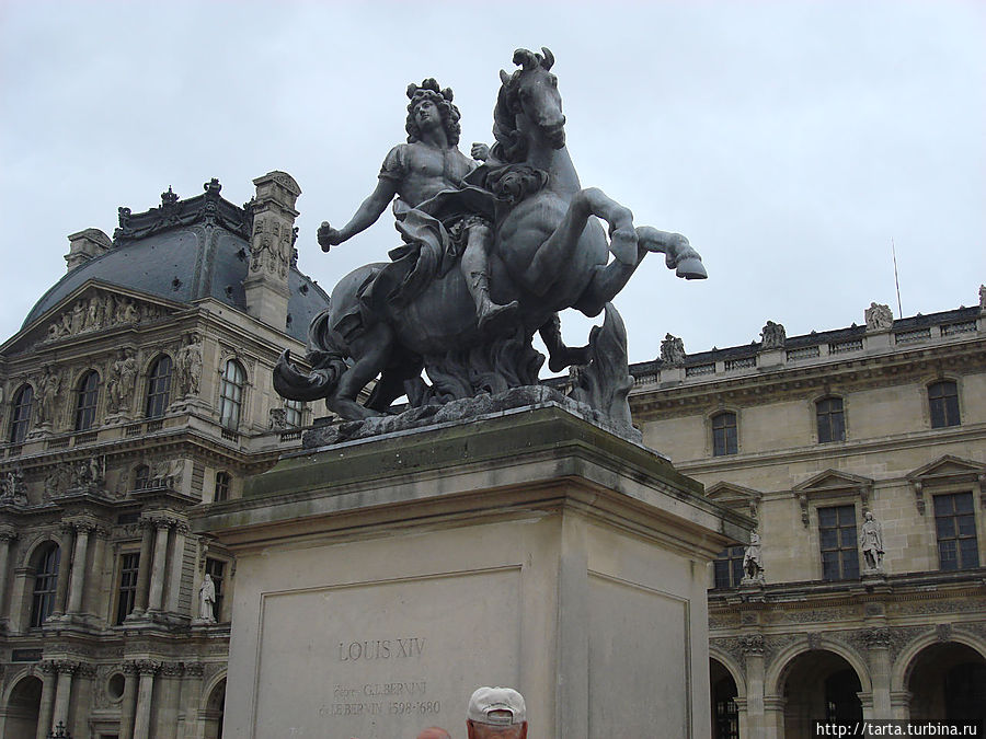 Бронзовая копия конной статуи Людовику XIV