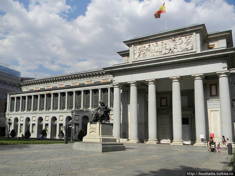 Памятник Веласкесу возле Музея Прадо Мадрид, Испания