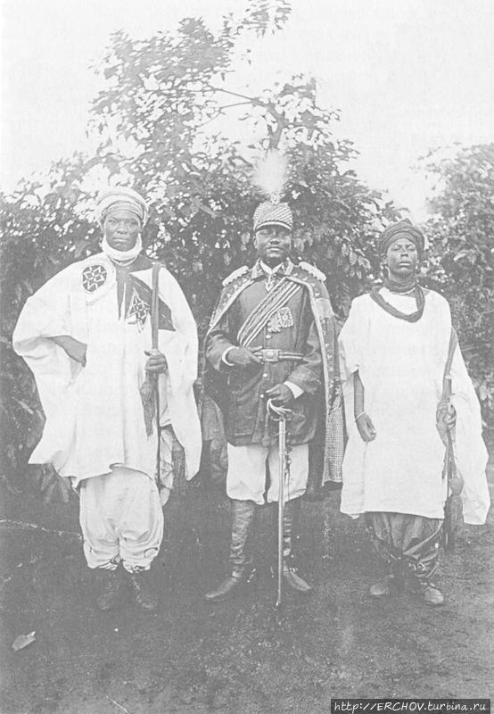 Правитель Нджойя с телохранителями. Фото из интернета. Нгаундере, Камерун