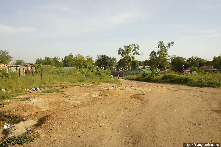 Чуть в сторону от асфальта — и Джубу сложно отличить от любой другой восточноафриканской деревни.