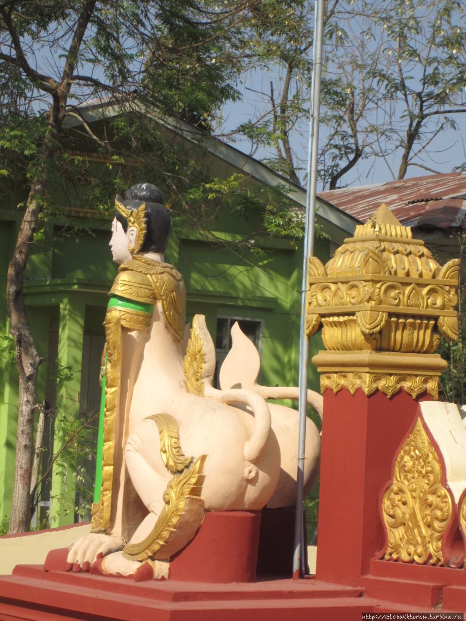 Монастыри по пути в городской парк Патейн, Мьянма