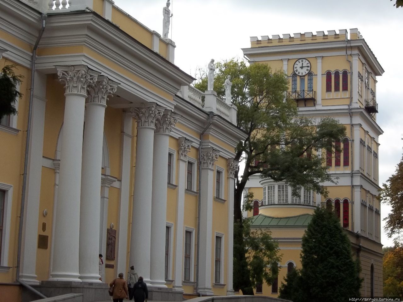 Дворец Румянцевых-Паскевичей (1585-05гг.) в Гомеле Беларусь