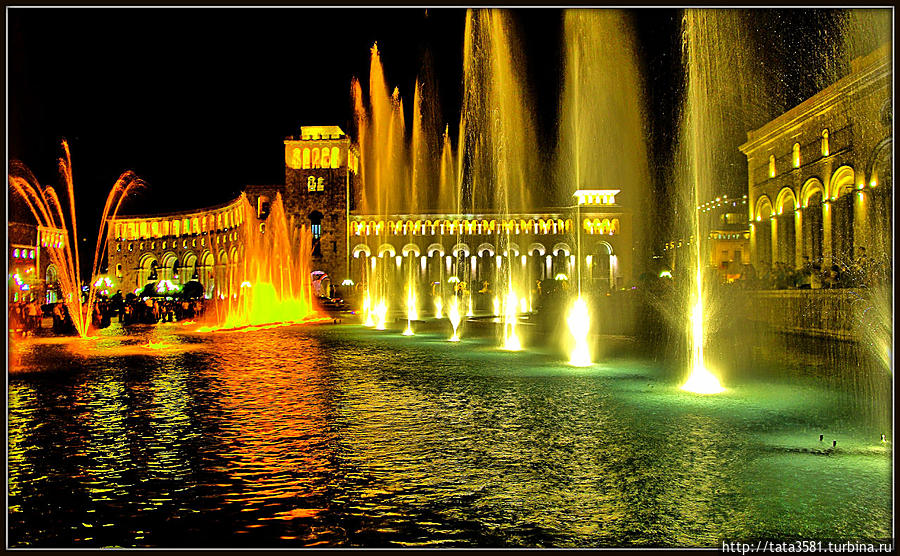 Цветные поющие фонтаны Ереван, Армения