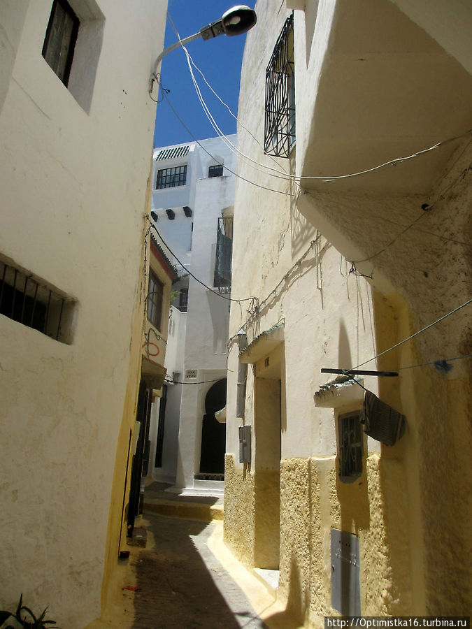Бегом, бегом, бегом по узким лабиринтам Танжера Танжер, Марокко