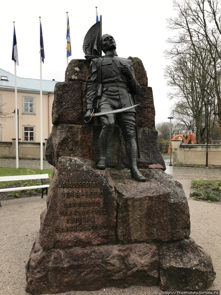 Памятник борцам за независимость Эстонии в войне 1918-1920 годов Курессааре, остров Сааремаа, Эстония