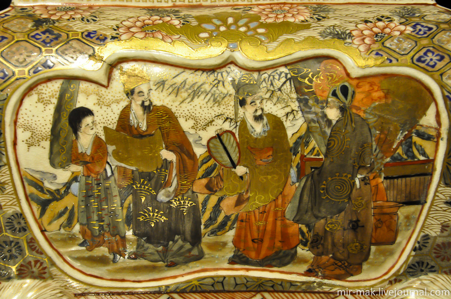 На вазе изображена сцена из жизни средневековых Японцев. Одесса, Украина