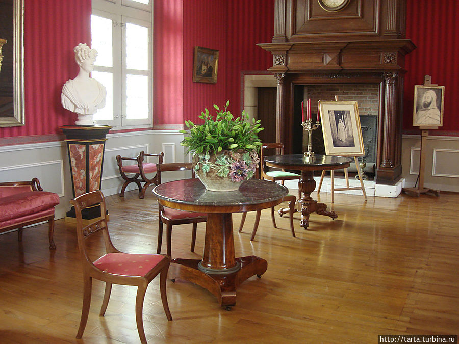 Мебель, портреты и всегда цветы Амбуаз, Франция