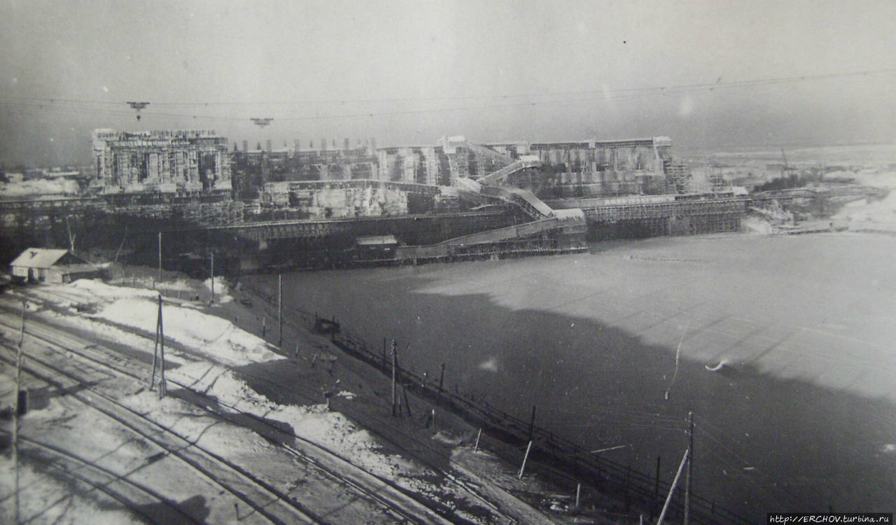 Январь 1940 г. Монтаж первого агрегата Углической ГЭС. Фото из интернета. Углич, Россия