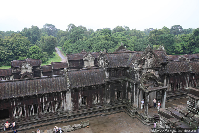 Восточные ворота ворота второго уровня третьего круга комплекса Ангкор Вата
