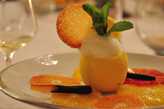 Еще один десерт из поданных на ужин в отеле Trois couronnes: освежающий цитрусовый! С ароматом знаменитых лимонов с Французской Ривьеры (из Ментона, конечно!).