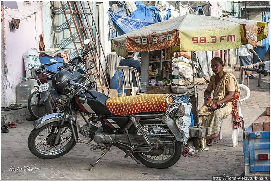 Байк — это очень крутое средство передвижения, по местным понятиям...
* Мумбаи, Индия