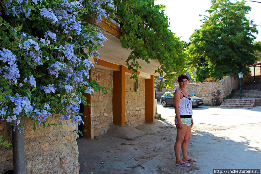 редко удается увидеть мою супругу такой довольной:)) Афитос, Греция
