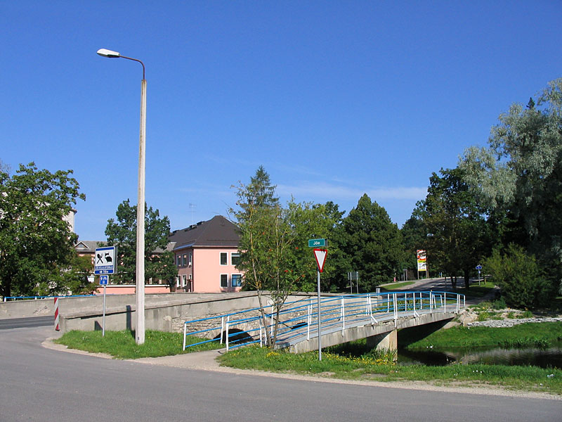 Мост через речку в центре города Рапла, Эстония