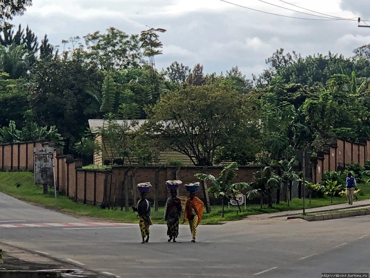 Gisenyi — есть такой город в Руанде Гисеньи, Руанда