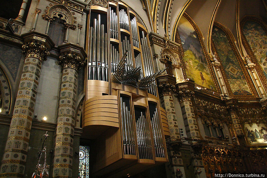 пожалуй больше всего меня там поразил красивый орган, в следующий раз было бы неплохо послушать его звучание... Монастырь Монтсеррат, Испания