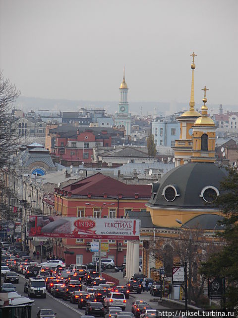 Вечереет.Церковь Рождества Христова на фоне центральной части  Подола. Вид со стороны Андреевского спуска Киев, Украина