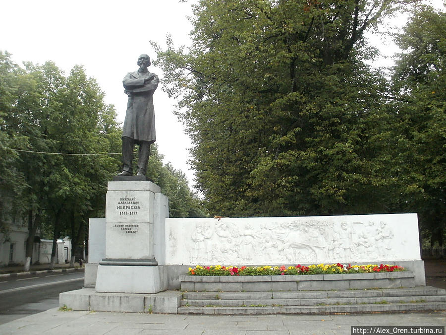 Памятник Некрасову установлен в 1958 году. Ярославль, Россия