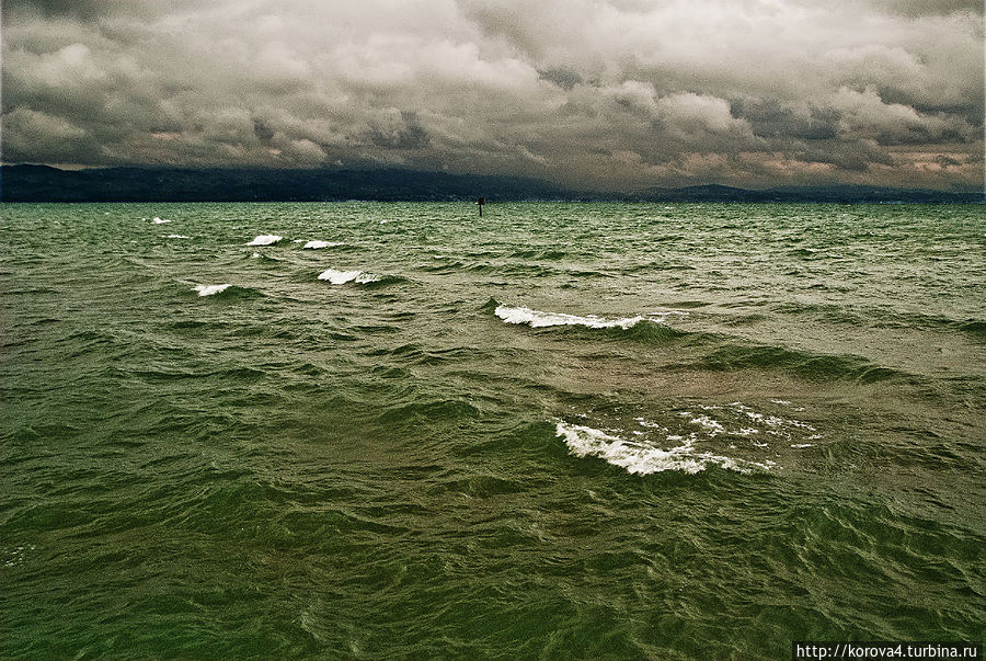 Боденское озеро в шторм Озеро Бодензее, Германия