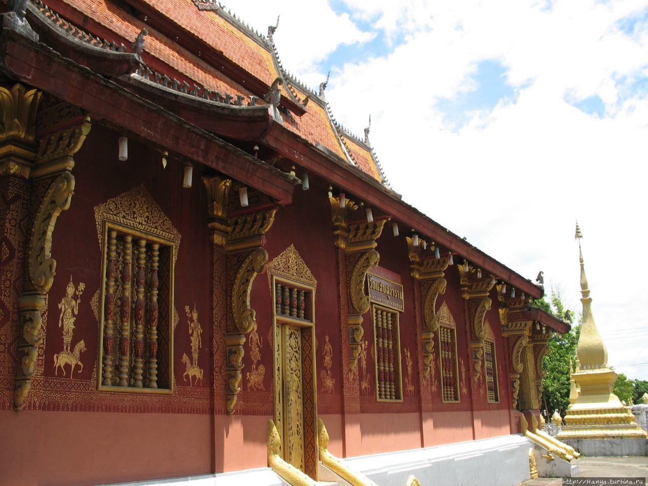 Храмовый комплекс Ват Сене Сук Харам. Здание Wat phra chao pet soc Луанг-Прабанг, Лаос