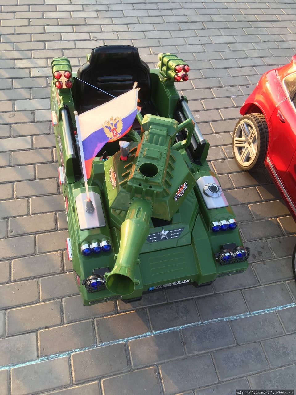 Вот на таком танке могут прокатиться дети Астрахань, Россия