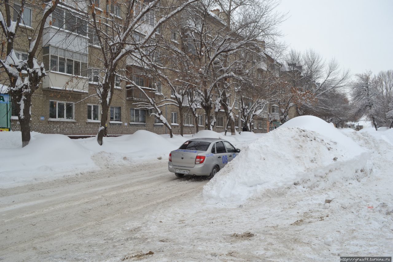 Саратов. Через день после обильного снегопада Саратов, Россия