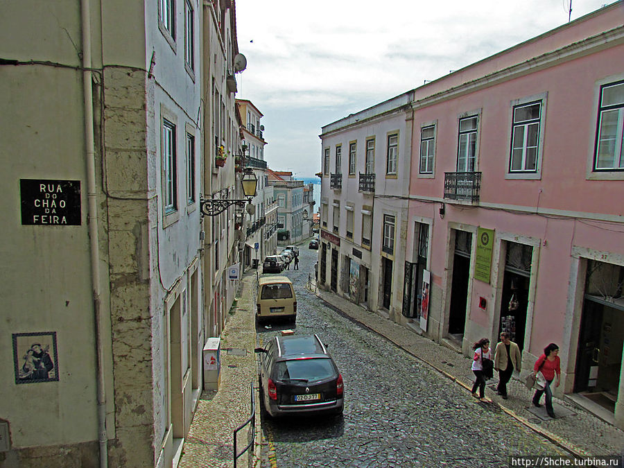 а так мы бы шли к крепости, если бы не срезали по короткому пути... Лиссабон, Португалия