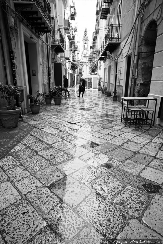 По улицам Палермо после дождя. Места знакомые и новые. Палермо, Италия