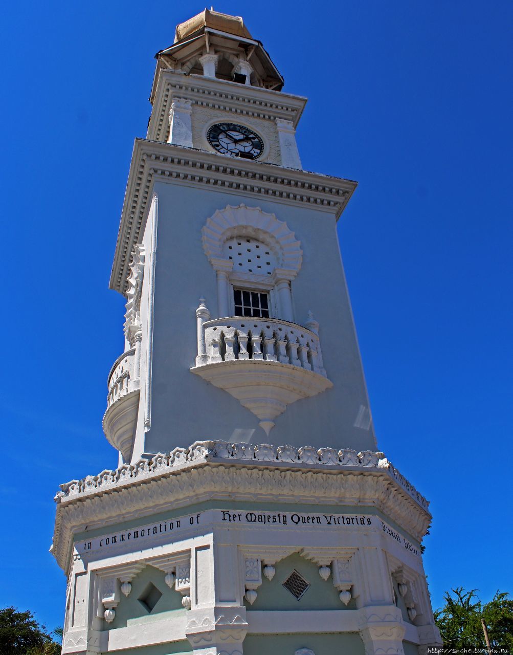 Часовая башня королевы Виктории - символ города Джорджтаун