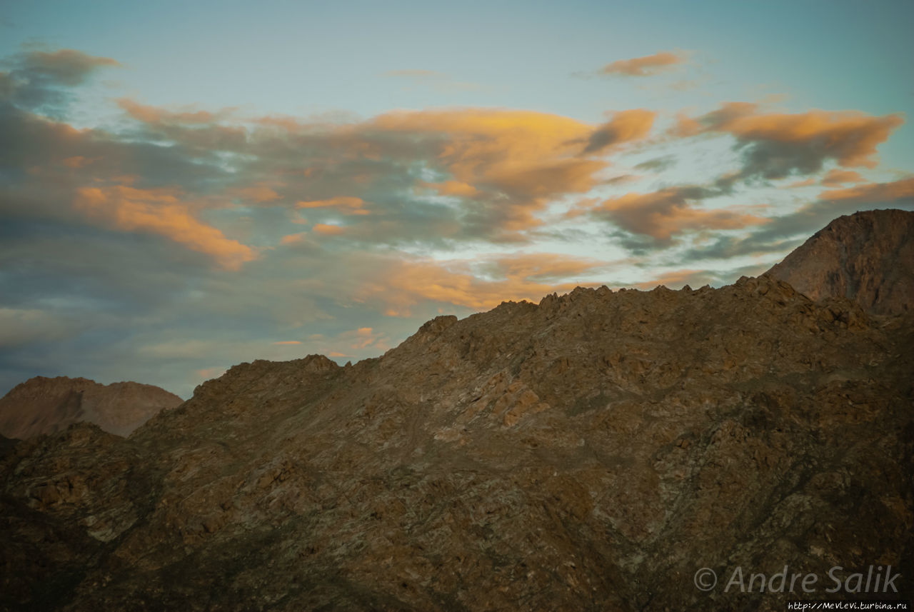 Лех на рассвете Лех, Индия