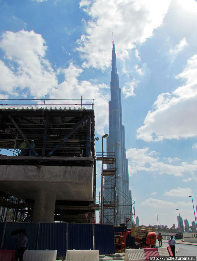 Дошли. До Бурдж Халифа визуально метров 300, пешком больше километра Дубай, ОАЭ