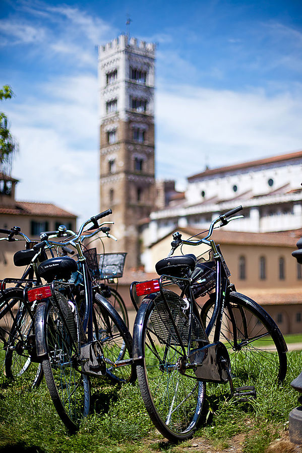 В Лукке мы брали в прокат велосипеды и очень мило покатались вокруг города