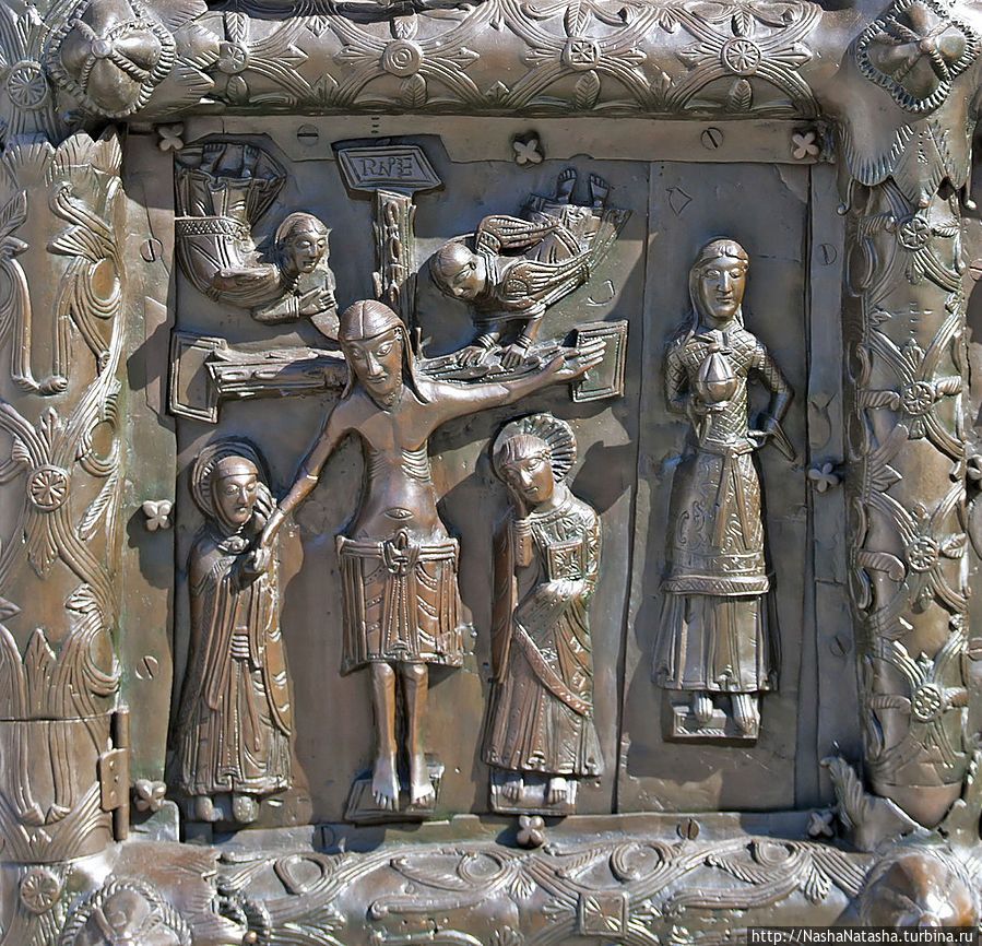 Распятый Христос между Марией и Иоанном-евангелистом. Великий Новгород, Россия